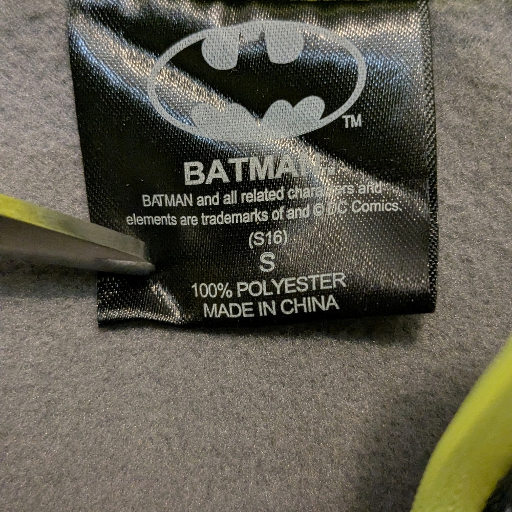 Batman DC Comic 1/4 Zip Pullover Small Gray Yellow Logo Sweater Activewear Retro - Picture 9 of 10